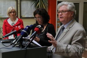 neka-nase-suze-i-sjecanje-na-srebrenicu-budu-jezgro-kondenzacije-koje-kreira-novu-bih_1436091365